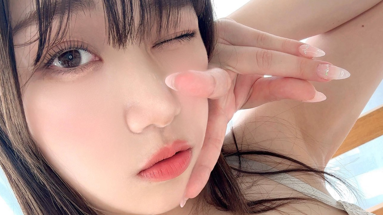 小梅えな｜ウインクは、恋より先に頬へ触れるの画像1