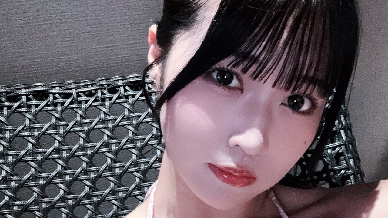 南みゆか|夜のセルフィーは、ひとりきりの月明かりの画像1