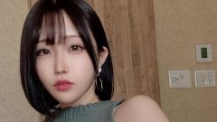 ヒカベベ｜くずれた夜着と、ソファの上のため息