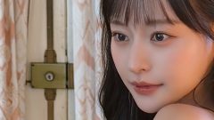 高崎かなみ｜木の机、夜の灯り、まだ言えない秘密