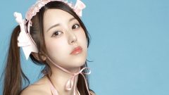 みなぽち｜青い背景に降りた、やわらかなバレリーナ