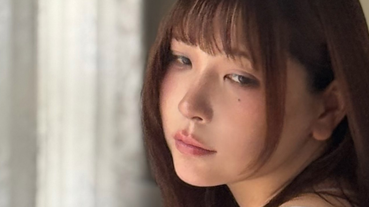 あまつまりな｜蒼いレースの午後は、ソファの上でほどけるの画像1