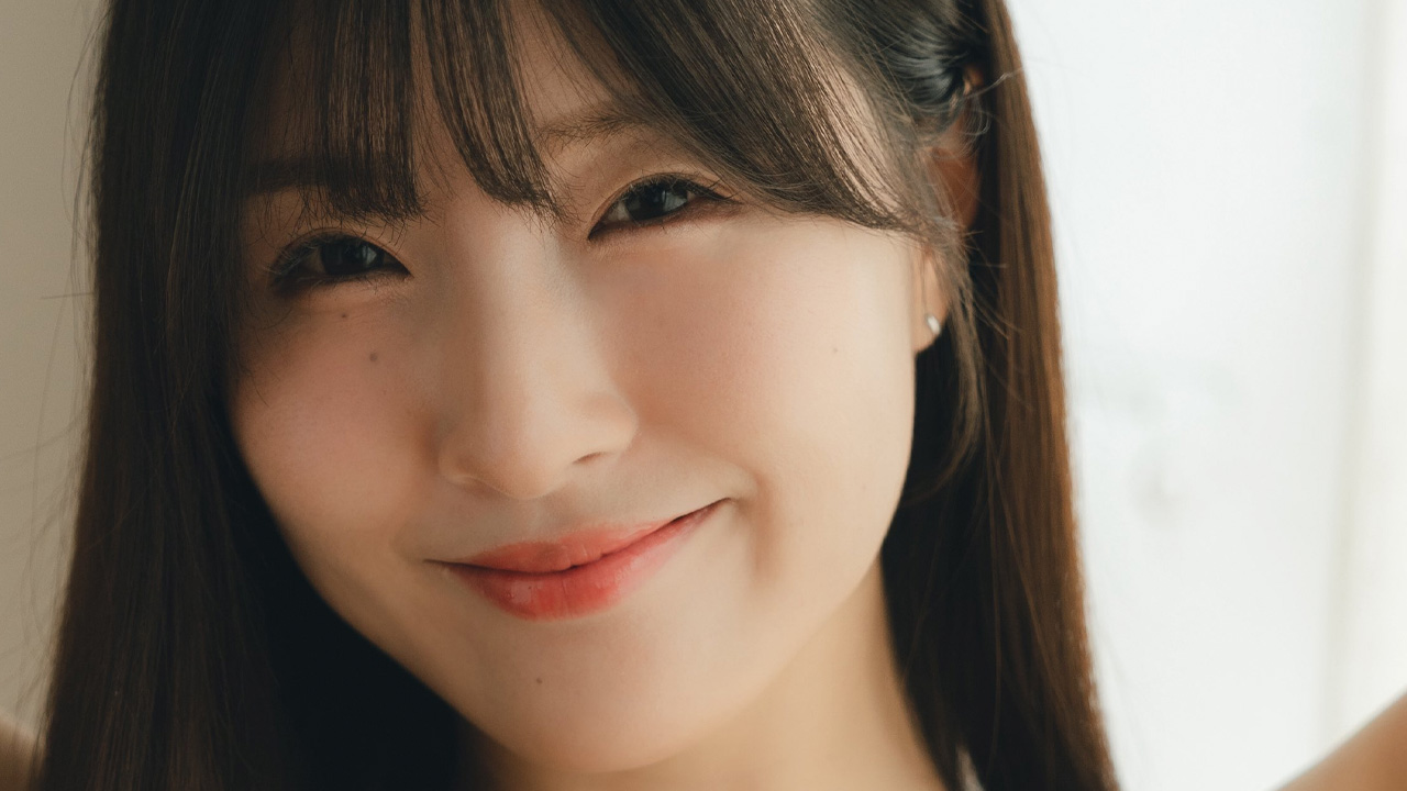 原つむぎ｜白い水着に、微笑みはまぶしすぎるの画像1