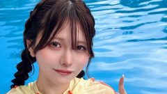 篠宮なほ｜水色のプールで、濡れた秘密が笑っている