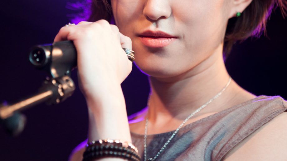 「僕、音楽詳しいから」とPA卓に突入！ “SSWおじさん”という言葉が映す女性アーティストとファンの「距離感」