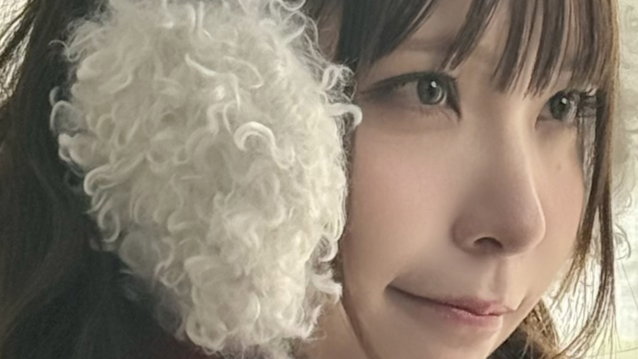 あまつまりな|真冬の赤い秘密の画像1