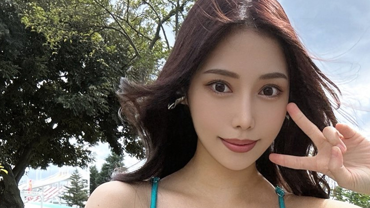 佐野エリカ｜ターコイズの風に、ピースサインをひとつの画像1