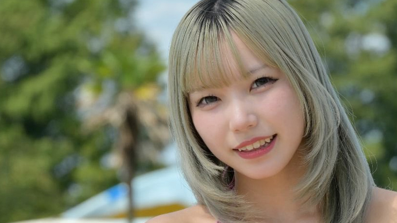 阿久津こてつ｜ピンクの水辺にひざまずく、夏の精の画像1