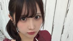 五木ゆうり｜えんじ色のフードに隠した秘密