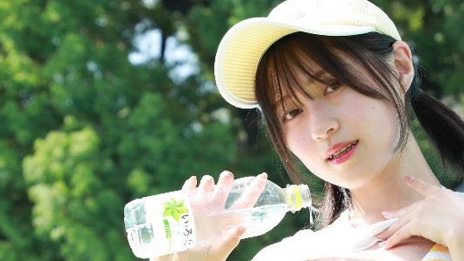 藤原ナミ｜レモン色の水しぶきと、夏の悪戯
