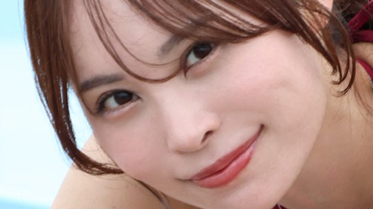 比留川マイ｜紅のひれ伏すプールサイドの画像1