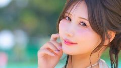 朝比奈りる｜水辺のふりむき、午後の魔法