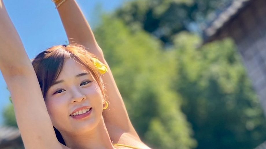 柚月美美｜真昼の庭で、黄色い夏が背伸びする