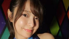 花井美理｜青い魔法は、視線の先でほどける