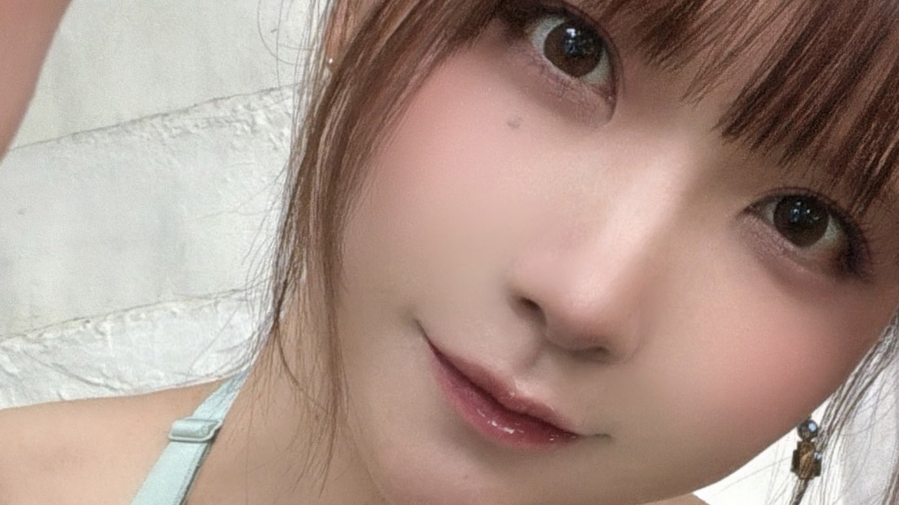 あまつまりな｜氷の宮殿に触れる指先の画像1