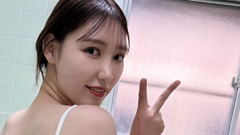 新田ゆう｜タイルの部屋で振り向く天使