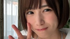 村上りいな｜白シャツの隙間から、午後が笑う